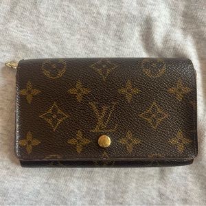Authentic LOUIS VUITTON MONOGRAM WALLET